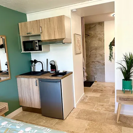 Du Mas - Amazonite * Saint-Laurent-dʼAigouze